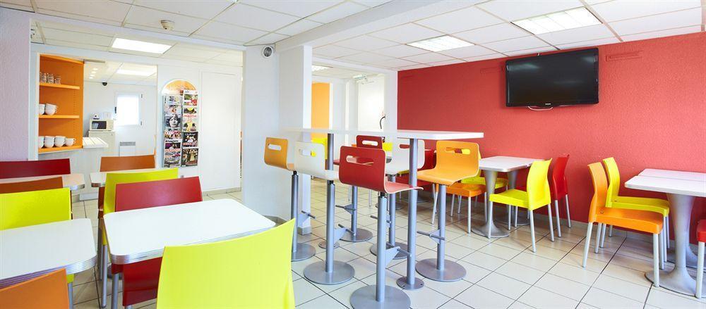 Premiere Classe Montreuil Montreuil  Ngoại thất bức ảnh The interior of a typical Ibis budget hotel