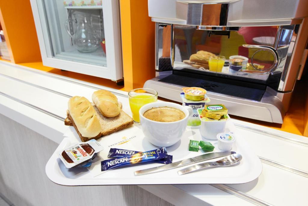 Premiere Classe Montreuil Montreuil  Ngoại thất bức ảnh A typical breakfast at a hotel
