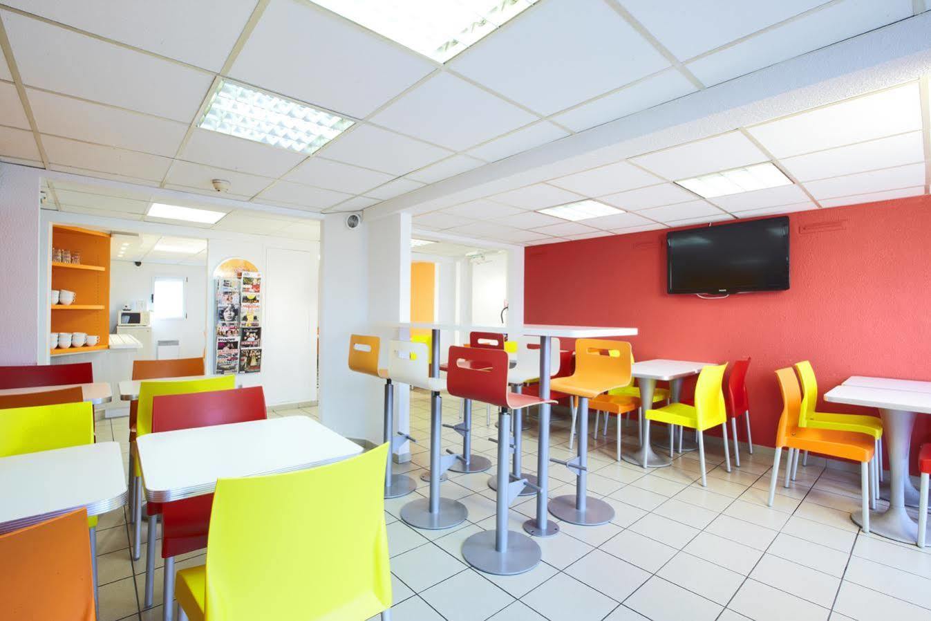 Premiere Classe Montreuil Montreuil  Ngoại thất bức ảnh The interior of a typical Ibis budget hotel