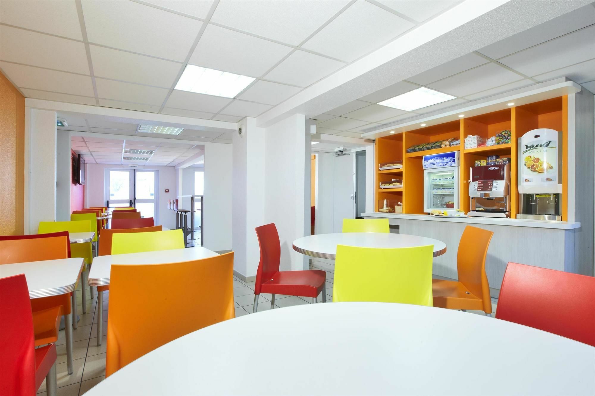 Premiere Classe Montreuil Montreuil  Ngoại thất bức ảnh The cafeteria at the University of Novi Sad