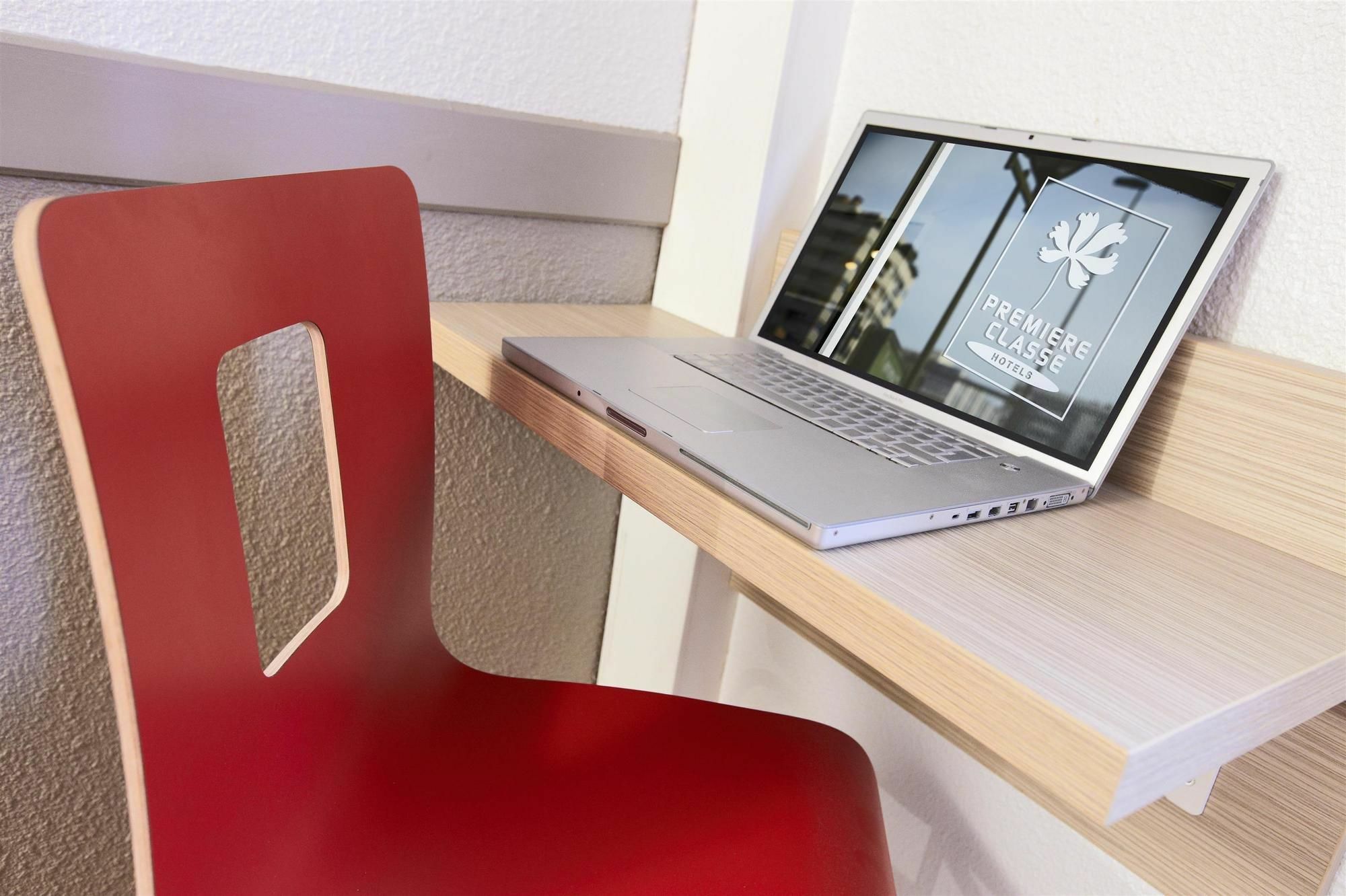 Premiere Classe Montreuil Montreuil  Ngoại thất bức ảnh A Dell Studio 17