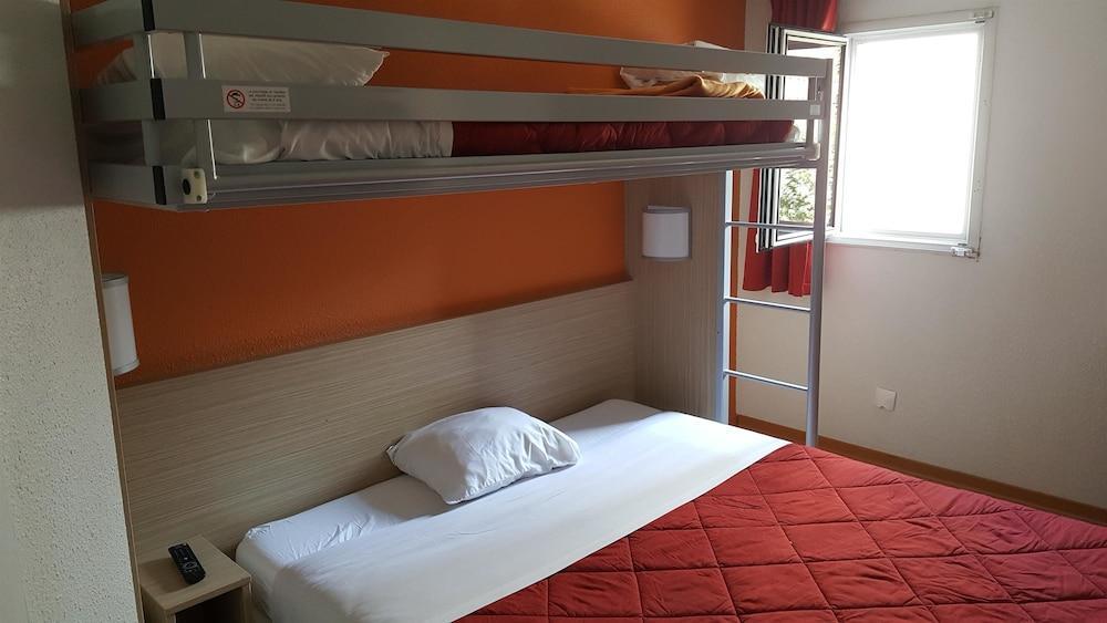 Premiere Classe Montreuil Montreuil  Ngoại thất bức ảnh A room at the Ibis budget hotel in Paris, France